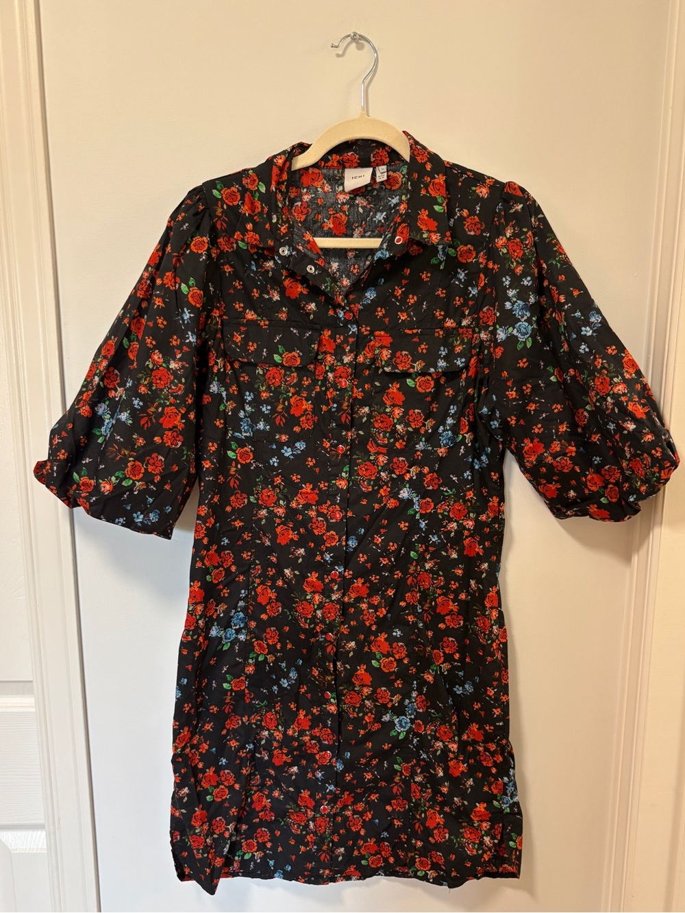 ICHI floral dress with puffy sleeves snaps black red sz 36